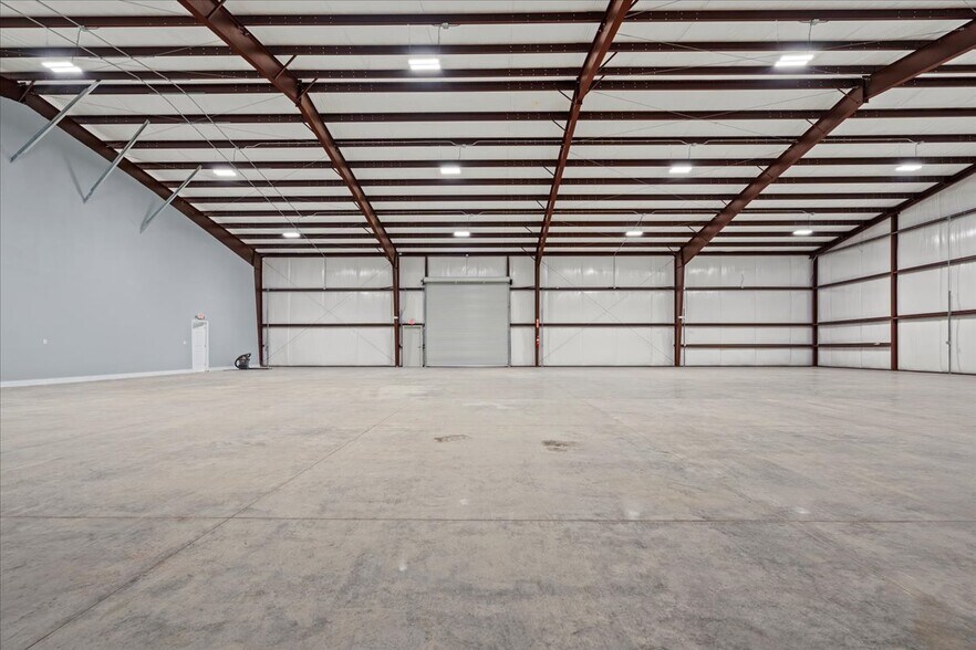 More Photos Of 3345 Willow Creek Rd, Florence Flex For Lease