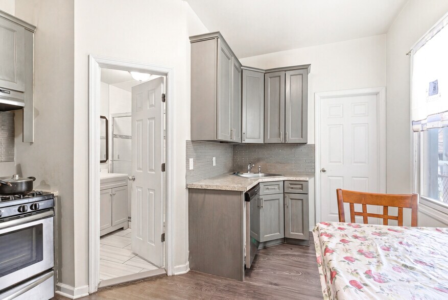 More Photos Of 237 Astor St, Newark Apartments For Sale