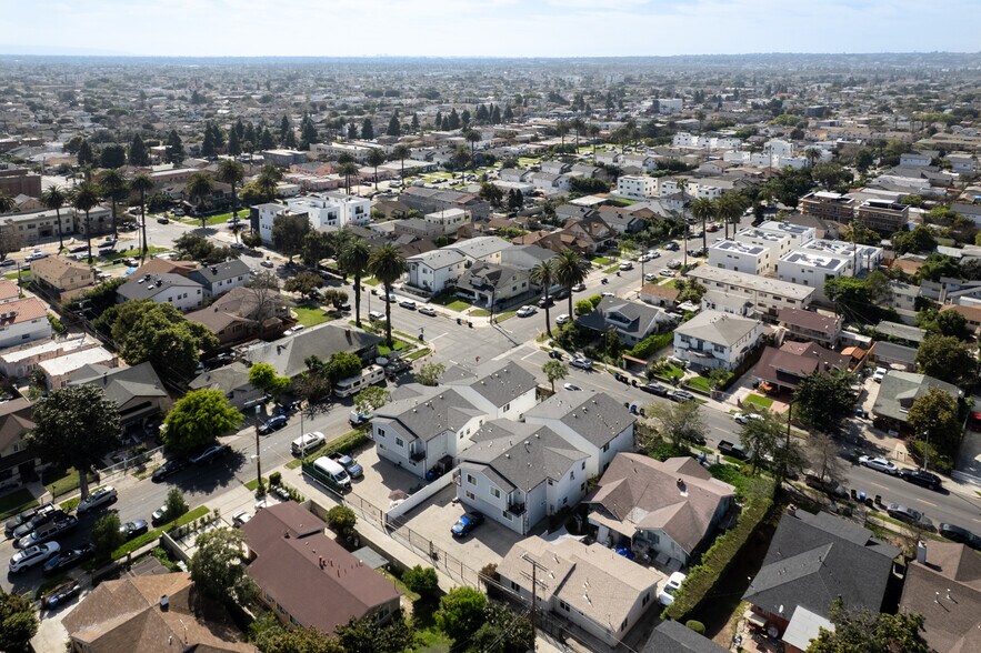 More Photos Of 3944 S Budlong Ave, Los Angeles Apartments For Sale