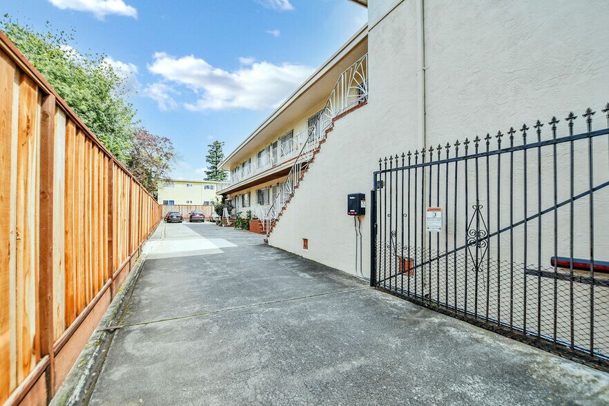 More Photos Of 3300 Brookdale Ave, Oakland Apartments For Sale