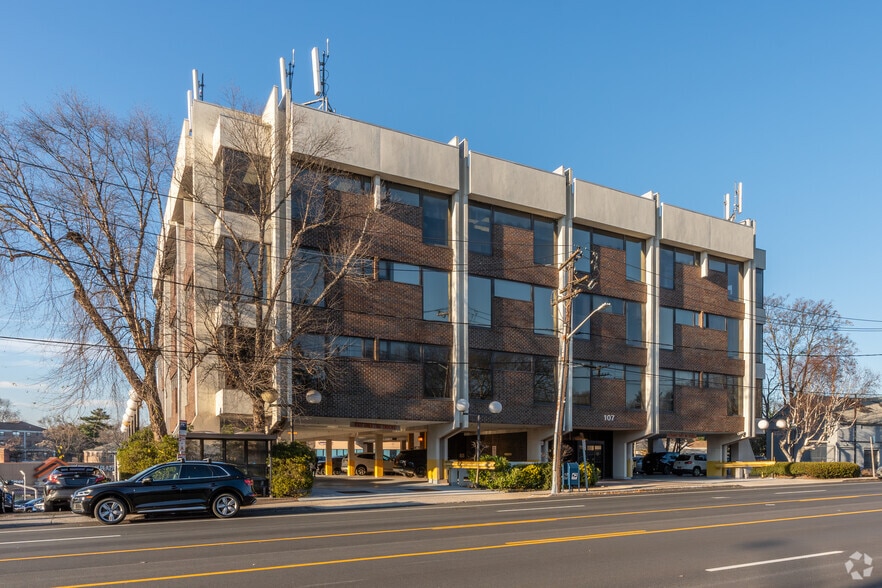 More Photos Of 107 Northern Blvd, Great Neck Medical For Lease