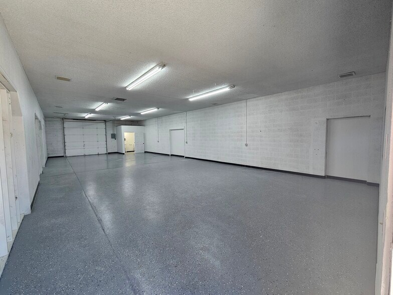 More Photos Of 2064 Plaza Dr, Bullhead City Flex For Lease