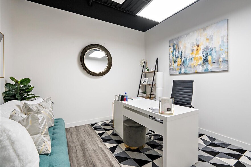 More Photos Of 9241-9249 50th St NW, Edmonton Showroom For Sale