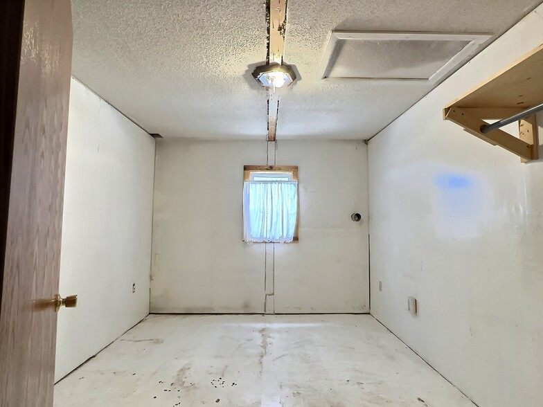 More Photos Of 130 Commercial Ln, Sundance Office For Sale