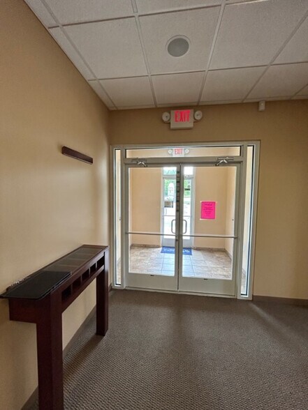 More Photos Of 48 Animal Clinic Rd, Stuart Bank For Lease