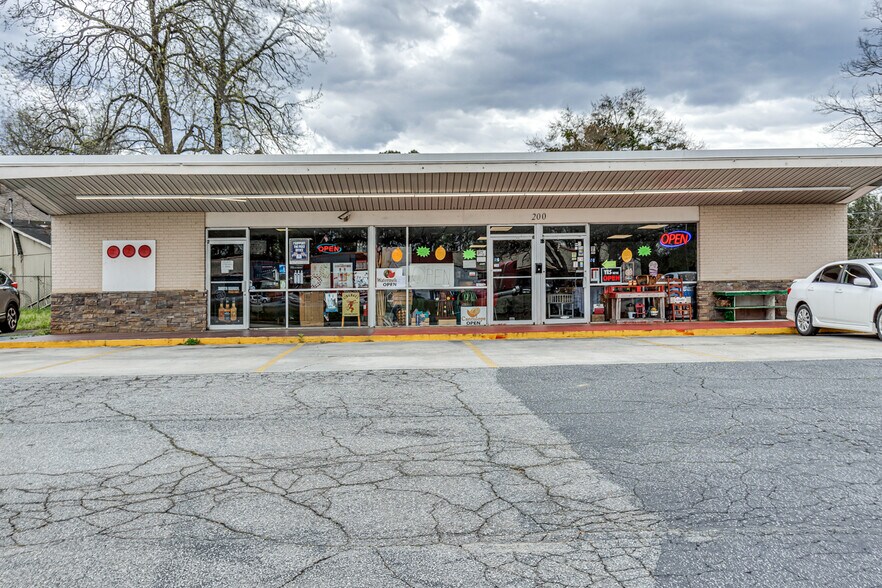 More Photos Of 200 Willard Rd, Clinton Storefront For Sale