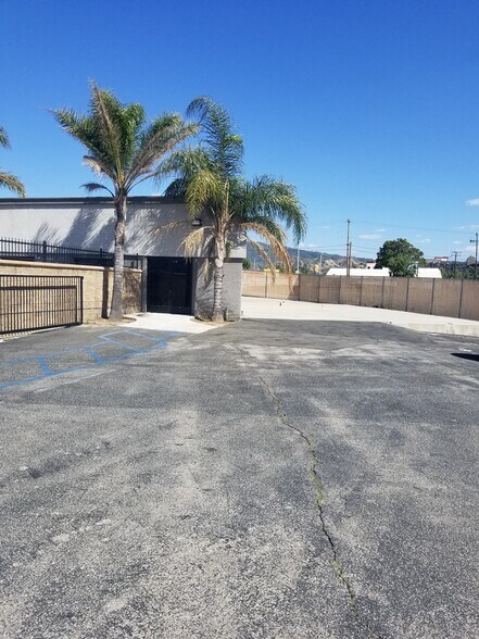 More Photos Of , Santa Clarita Office For Sale