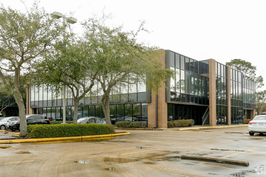 More Photos Of 1335 Regents Park Dr, Houston Office For Lease