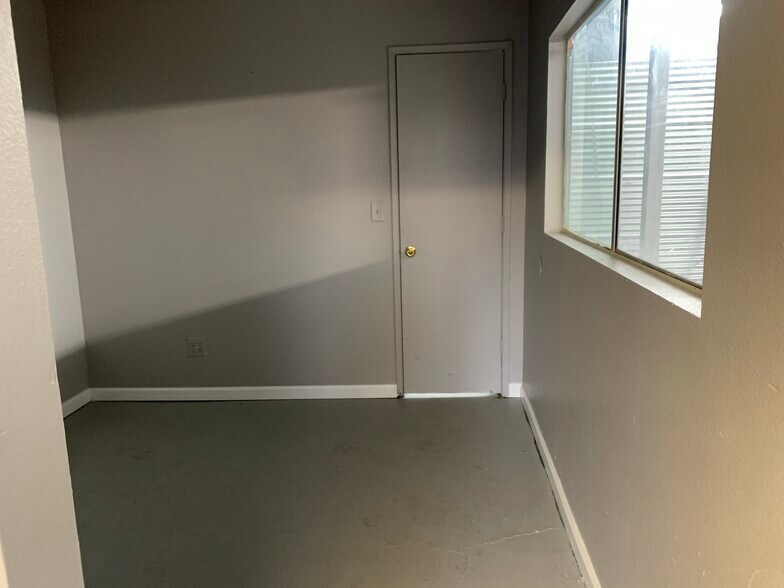 More Photos Of 2715 Highway 95, Bullhead City Self Storage For Lease