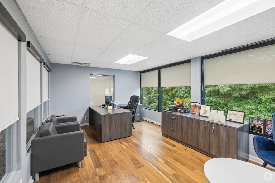 More Photos Of 523 Hollywood Ave, Cherry Hill Office For Lease