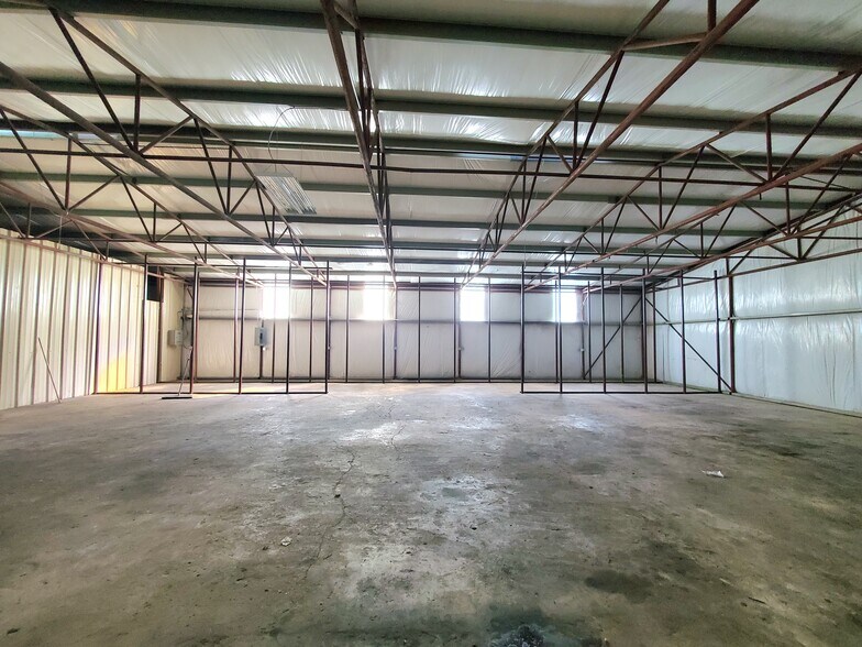 More Photos Of 11130 N Highway 75, Willis Light Distribution For Lease