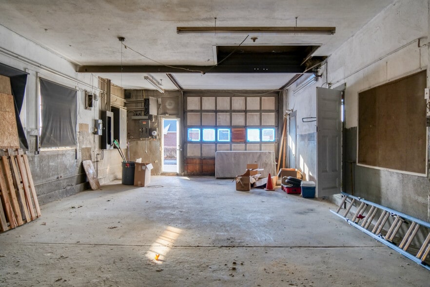 More Photos Of 6 Clinton Ave, Westfield Warehouse For Sale
