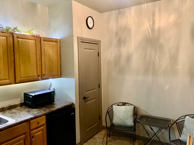 More Photos Of 903 SE 22nd St, Bentonville Office For Lease
