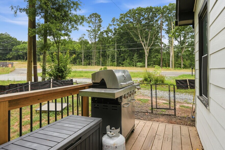 More Photos Of 12836 Cumming Hwy, Canton Flex For Sale