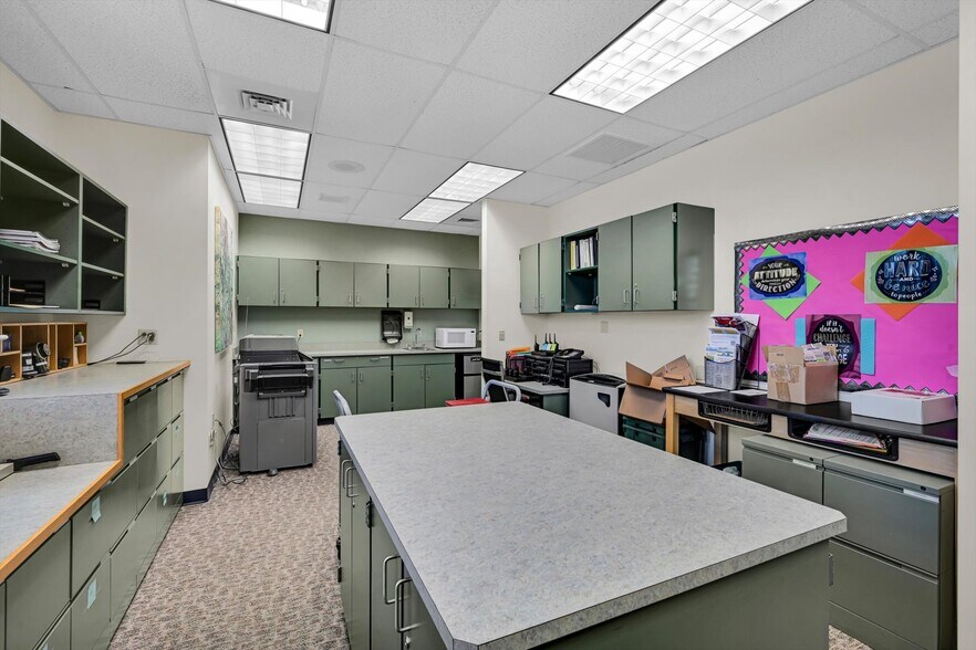More Photos Of 2835 Mountain View Dr, Bath Office For Sale