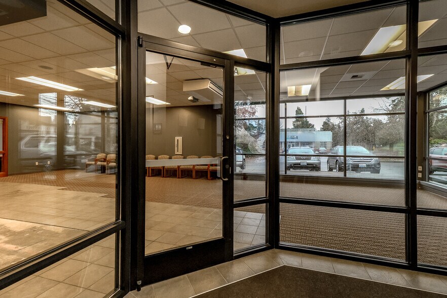 More Photos Of 4620 Bridgeport Way W, University Place Office For Lease