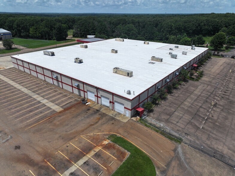 More Photos Of 190 NW Industrial Pky, Jackson Manufacturing For Lease
