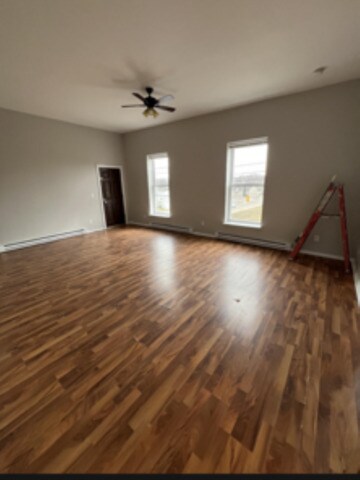 More Photos Of 200 N Washington St, Rochelle Storefront Retail Residential For Sale