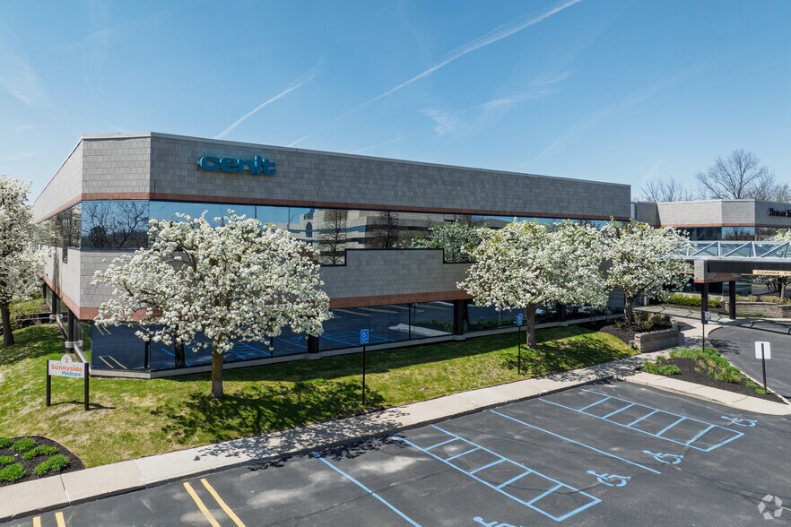 More Photos Of 691 N Squirrel Rd, Auburn Hills Office For Lease