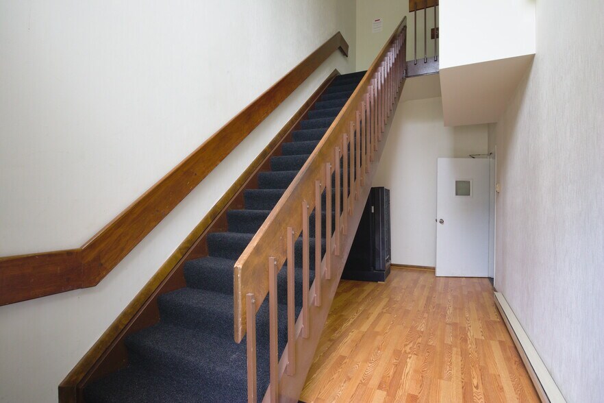 More Photos Of 2211 Dickens Rd, Richmond Office For Sale
