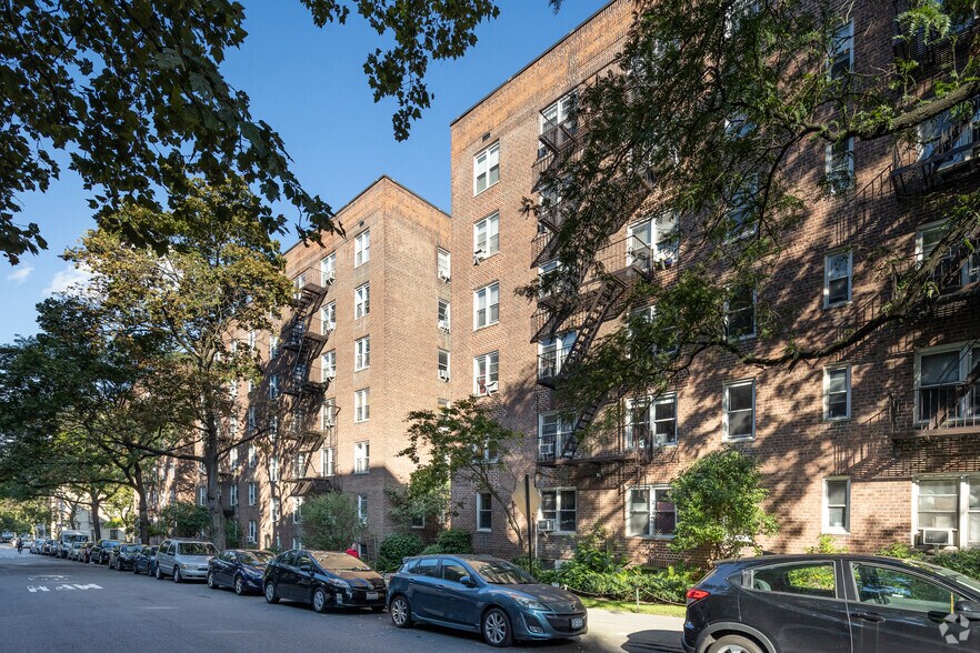 More Photos Of 143-153 Bennett Ave, New York Apartments For Sale