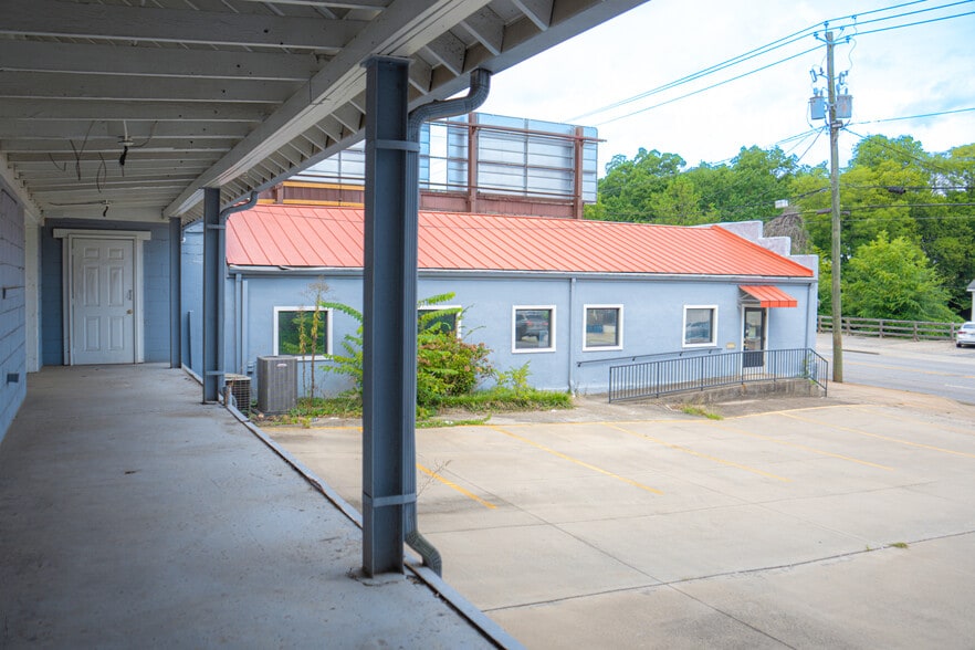 More Photos Of 651 W Broad St, Athens Medical For Lease