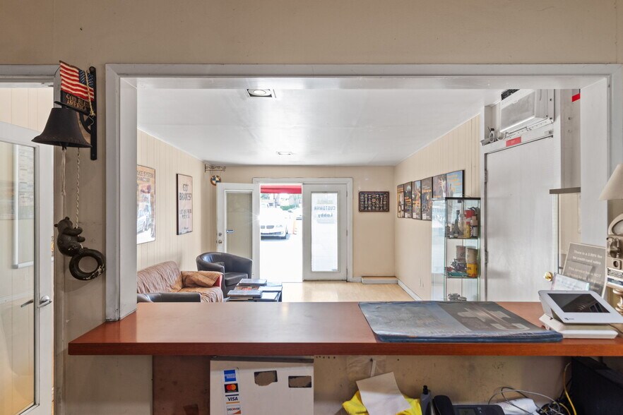 More Photos Of 2819 E South St, Long Beach Warehouse For Sale