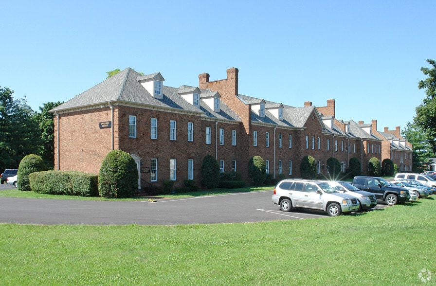 Primary Photo Of 313 E Main St, Hendersonville Office For Lease