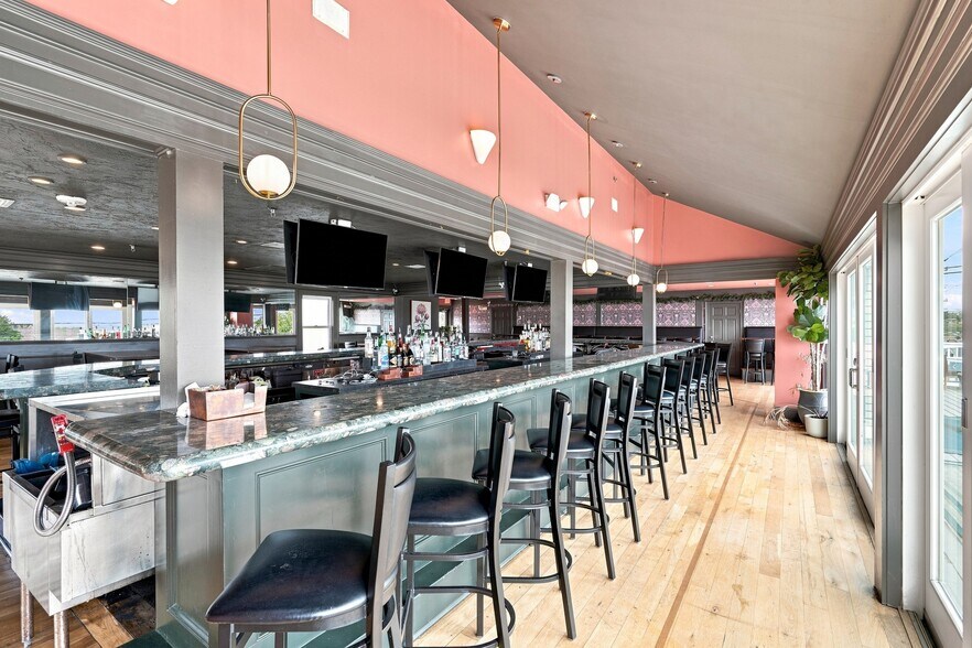More Photos Of 170 Water St, Plymouth Storefront For Lease