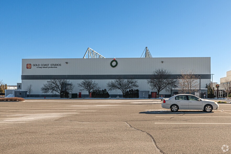 More Photos Of 999 S Oyster Bay Rd, Bethpage Warehouse For Lease