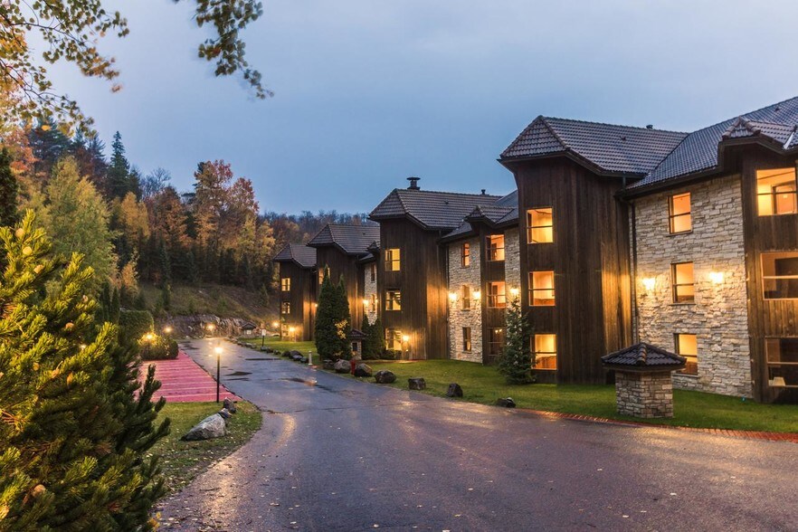 More Photos Of 2255 Rte 327, Grenville-sur-la-rouge Hotel For Sale