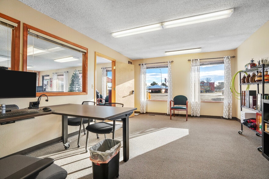 More Photos Of 1149-1159 SW 4th Ave, Ontario Office For Sale