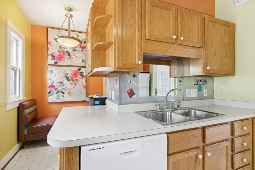 More Photos Of 1604 17th Ave S, Nashville Office Residential For Sale