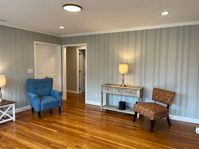 More Photos Of 122 Memorial Dr, Greer Loft Creative Space For Lease