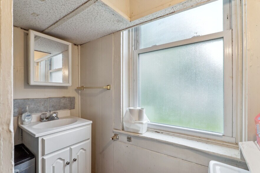 More Photos Of 462-470 2nd Ave, Troy Storefront Retail Residential For Sale