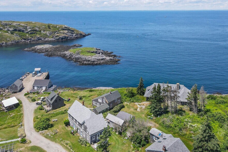 More Photos Of 5 Wharf Hill Rd, Monhegan Hospitality For Sale