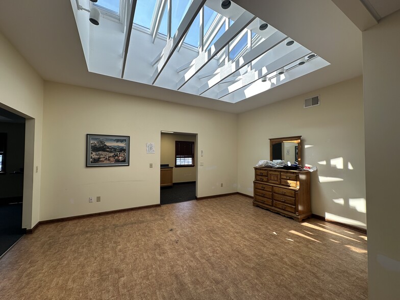 More Photos Of 6010 Drott Dr, East Syracuse Flex For Sale