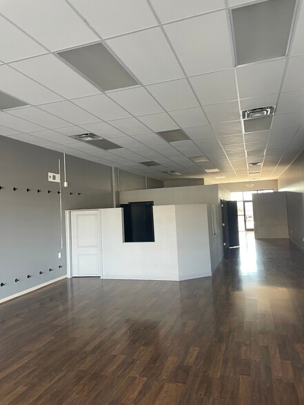 More Photos Of 100 Linden Square Dr, Bristol Unknown For Lease