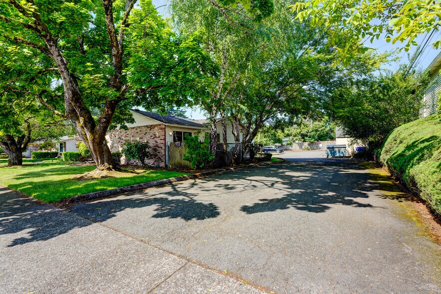 More Photos Of 1397-1407 SE 130th Ave, Portland Apartments For Sale