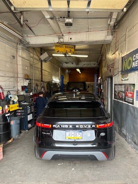 More Photos Of 172-74 W Wingohocking St, Philadelphia Auto Repair For Sale