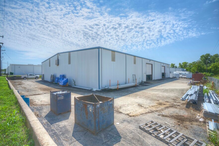 More Photos Of 11578 Airway Blvd, Roanoke Warehouse For Sale