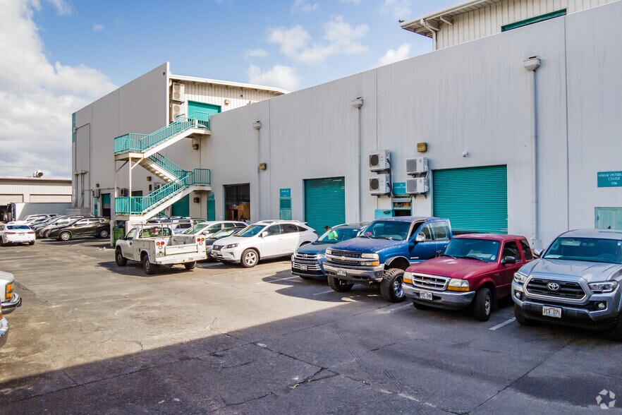 More Photos Of 819 Moowaa St, Honolulu Warehouse For Lease