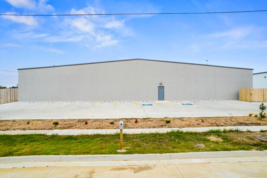 More Photos Of 1100 N Birch Ave, Broken Arrow Warehouse For Sale