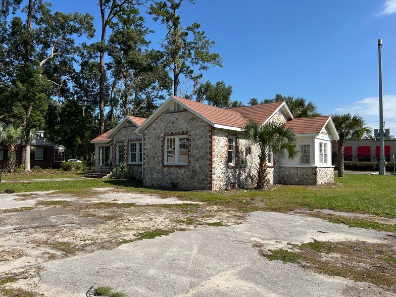More Photos Of 1008 NW 13th St, Gainesville Office Residential For Lease