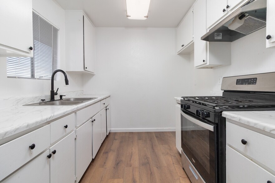 More Photos Of 165 N Hamilton Ave, Hemet Multifamily For Sale