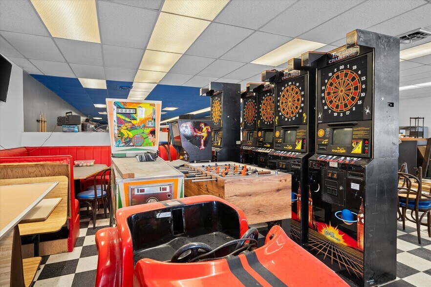 More Photos Of 120-124 E Crawford St, Deer Park Freestanding For Sale