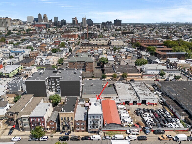 More Photos Of 204 Parkhurst St, Newark Apartments For Sale