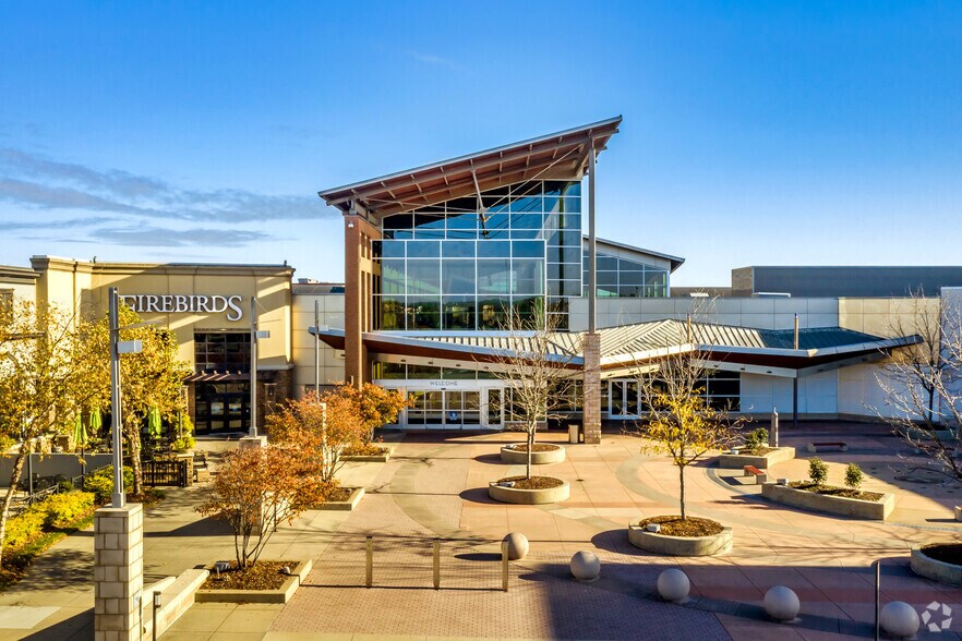 More Photos Of 6801-7135 Northlake Mall Dr, Charlotte General Retail For Lease