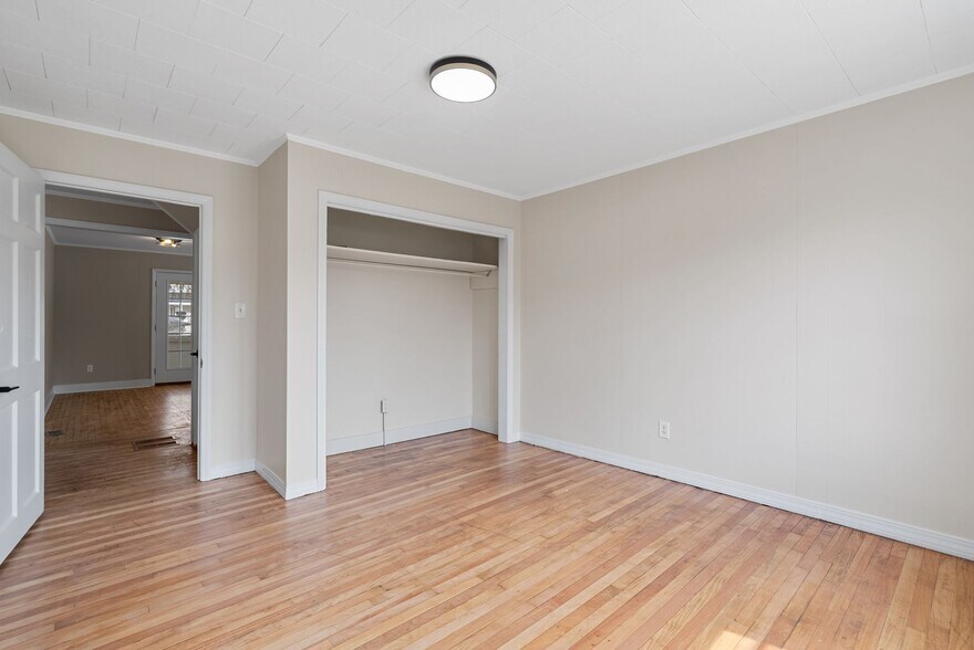 More Photos Of 720 Main st, Canton Bank For Lease