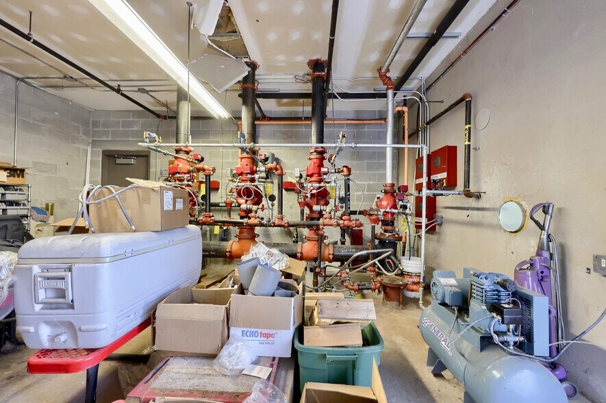 More Photos Of 22 Blackhawk Ln, Elizabethtown Distribution For Sale